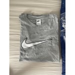 T-shirt Nike  Tee shirt Nike Gris avec logo blanc