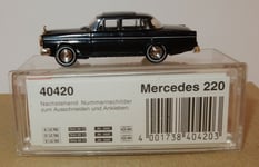 a MICRO BUSCH HO 1/87 MERCEDES-BENZ 220 noire TOIT OUVRANT fermé #40420 IN BOX