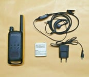 TALKIE-WALKIE MOTOROLA TLKR T82 + CHARGEUR + BATTERIE + CASQUE, UNITÉ LÂCHE