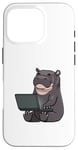 Coque pour iPhone 16 Pro Hippopotame travaillant sur un ordinateur portable Animaux