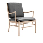 Carl Hansen - OW149 - Colonial Chair, Vitoljad Ek, Lädergrupp B Thor - 301 - Fåtöljer - Ole Wanscher - Svart - Läder/Trä