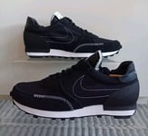 NIKE DAYBREAK - TYPE SIZE UK 8 EUR 42.5 (CT2556 002) BLACK / WHITE