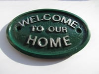 GREEN / SILVER WELCOME TO OUR HOME - GARDEN/GARAGE WALL PLAQUE / SIGN - NEW