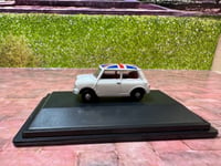 76MN011 Oxford Diecast  Austin Mini Cooper White Union Jack 1:76 Scale