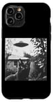 Coque pour iPhone 11 Pro Cat Selfie with UFO Weird 50s Photo --