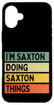 Coque pour iPhone 16 Plus Citation personnalisée humoristique I'm Saxton Doing Saxton Things