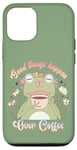 Coque pour iPhone 14 Grenouille tenant une tasse de café, Good Things Happen Over Coffee