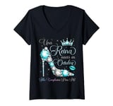 Womens Una Reina Nació En Octubre Feliz Cumpleaños Para Mi V-Neck T-Shirt