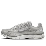 Nike Homme P-6000 Premium Sneaker, Lt Iron Ore Metallic Silver Photon Dust, 40.5 EU