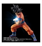 DRAGON BALL Z - Super Saiyan Son Goku Kamehameha Light Up HG Figure Bandai