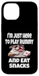 Coque pour iPhone 14 Funny I'm Just Here To Play Rummy And Eat Snacks Jeu de cartes