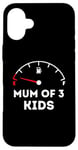 Coque pour iPhone 16 Plus Maman de 3 enfants – Running on Empty – Fête des mères amusante