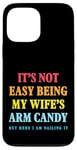 Coque pour iPhone 13 Pro Max Ce n'est pas facile d'être le bonbon pour les bras de ma femme - Funny Husband