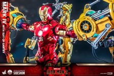 Iron Man Mark IV with Suit-Up Gantry 49 cm Quarter Scale Hot Toys