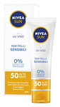NIVEA SUN Crème UV Visage Sensitive SPF50 50 ml Crème solaire visage 50 pour peaux sensibles, Protection solaire du visage contre les allergies solaires, Crème visage SPF 50 sans parfum texture légère